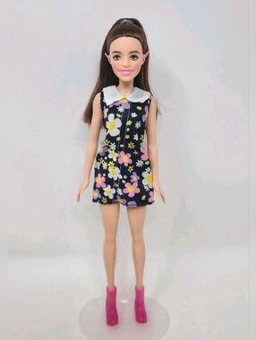 Mattel Barbie Fashionistas Brunette Hair  Floral Print Dress Model Friend Cute